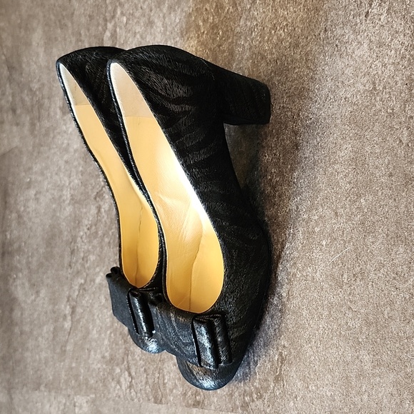 Peter Kaiser black subtle zebra print black and silver size 8 heel - Picture 4 of 5